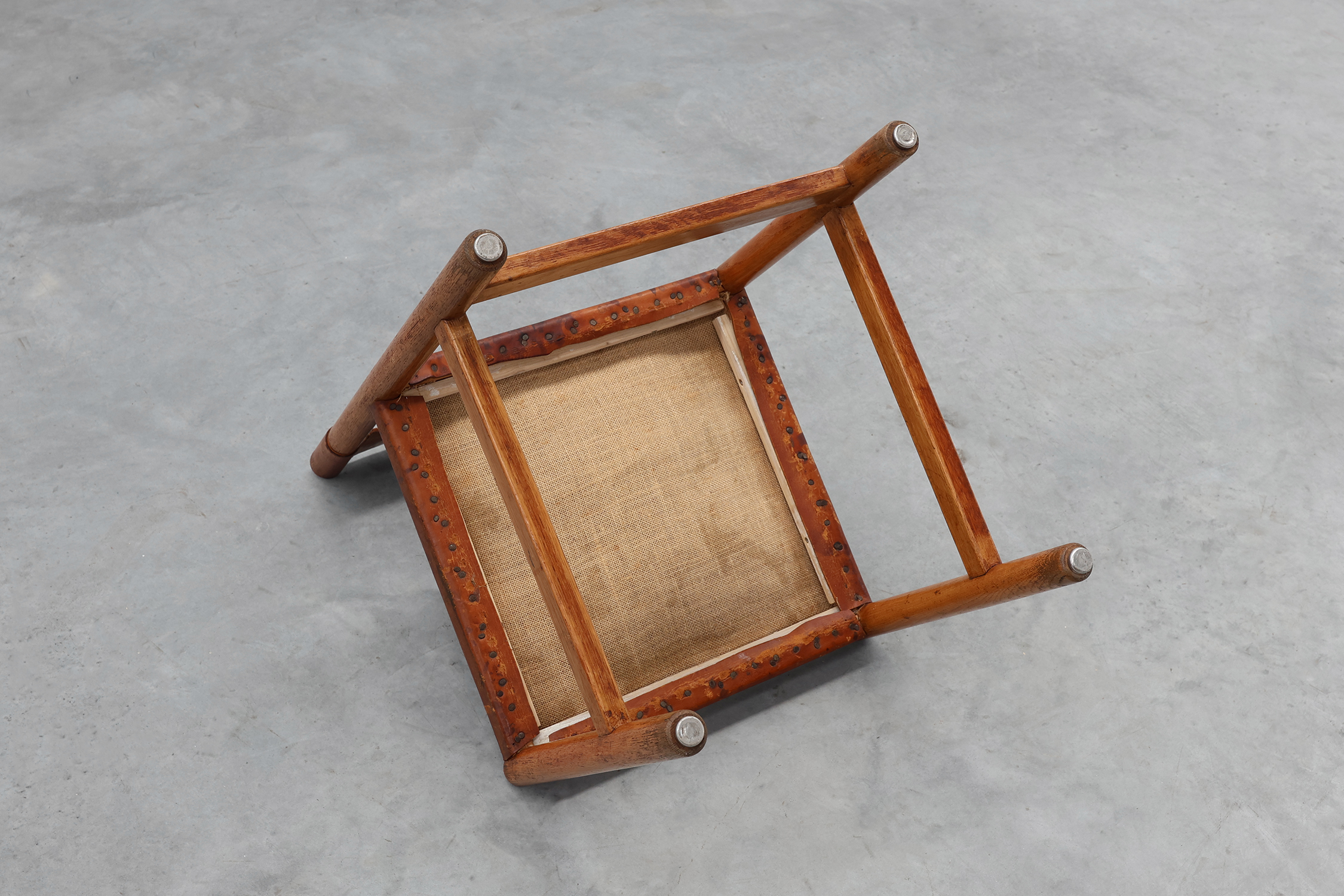 Pair of wood and leather Spanish chairs by Jordi Vilanova, ca. 1960thumbnail